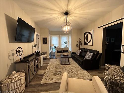 88 Kirk Street, Clinton, ON - Indoor Photo Showing Living Room