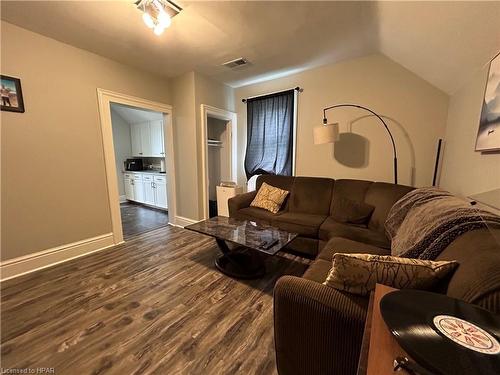 88 Kirk Street, Clinton, ON - Indoor Photo Showing Living Room