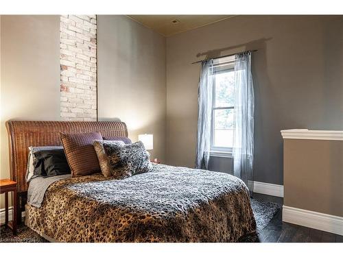 51 Shrewsbury Street, Stratford, ON - Indoor Photo Showing Bedroom