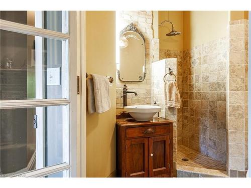 51 Shrewsbury Street, Stratford, ON - Indoor Photo Showing Bathroom