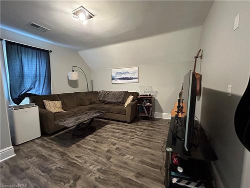 88 Kirk Street, Clinton, ON - Indoor Photo Showing Living Room