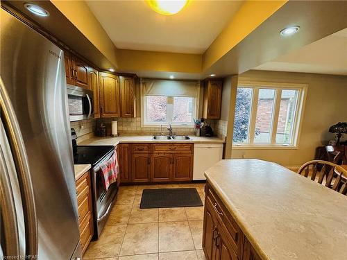 424 Carling Terrace, Wingham, ON - Indoor Photo Showing Kitchen With Double Sink