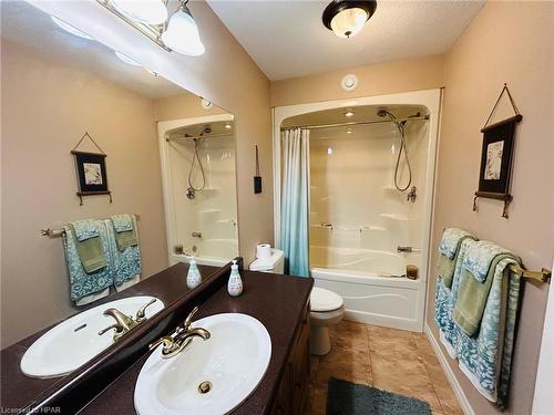 424 Carling Terrace, Wingham, ON - Indoor Photo Showing Bathroom