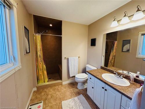 424 Carling Terrace, Wingham, ON - Indoor Photo Showing Bathroom