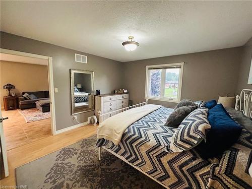 424 Carling Terrace, Wingham, ON - Indoor Photo Showing Bedroom