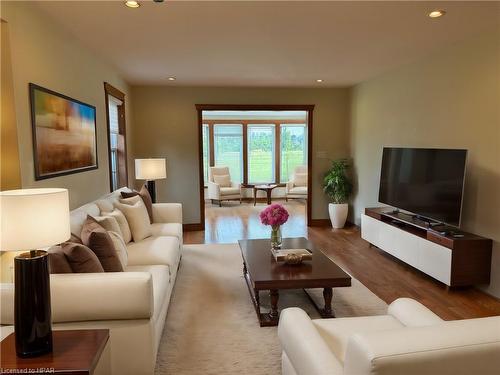 250 Bethune Crescent, Goderich, ON - Indoor Photo Showing Living Room