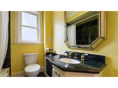 14 Nile Street, Stratford, ON - Indoor Photo Showing Bathroom