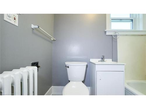 14 Nile Street, Stratford, ON - Indoor Photo Showing Bathroom