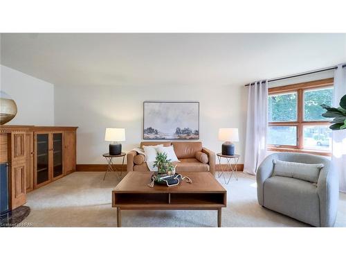 197 Warren Street, Goderich, ON - Indoor Photo Showing Living Room