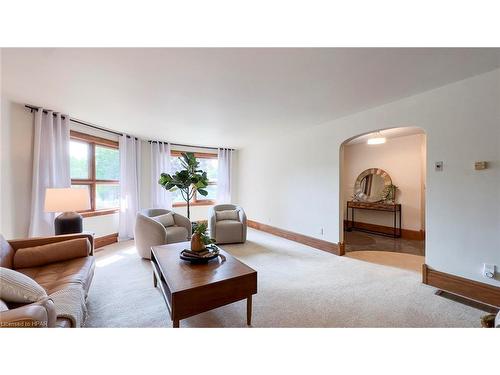 197 Warren Street, Goderich, ON - Indoor Photo Showing Living Room