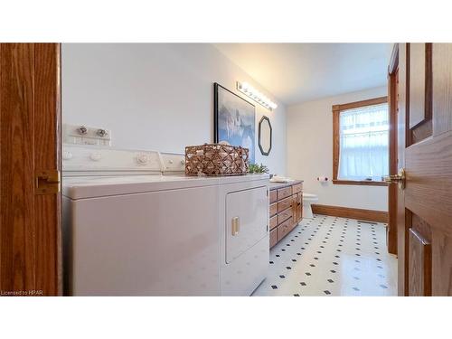 197 Warren Street, Goderich, ON - Indoor Photo Showing Laundry Room