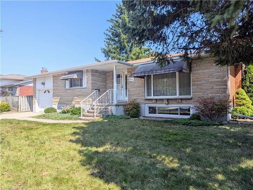 4 Champlain Crescent, Kitchener, ON - Outdoor