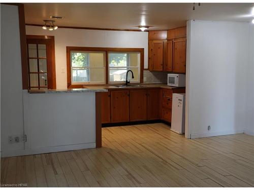 84 Carleton Street, Kingston, ON - Indoor Photo Showing Kitchen