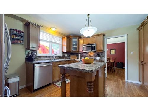 18 Conway Court, Thamesford, ON - Indoor Photo Showing Kitchen