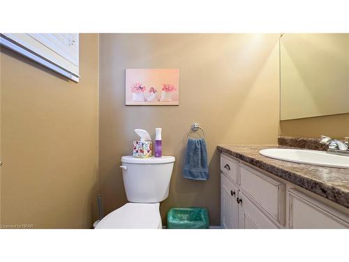 18 Conway Court, Thamesford, ON - Indoor Photo Showing Bathroom