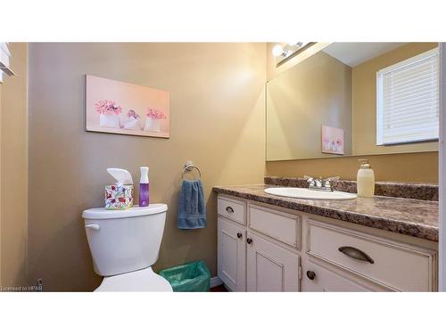 18 Conway Court, Thamesford, ON - Indoor Photo Showing Bathroom