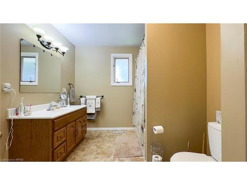 18 Conway Court, Thamesford, ON - Indoor Photo Showing Bathroom