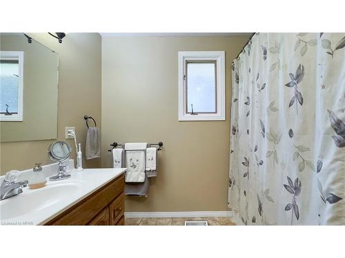 18 Conway Court, Thamesford, ON - Indoor Photo Showing Bathroom