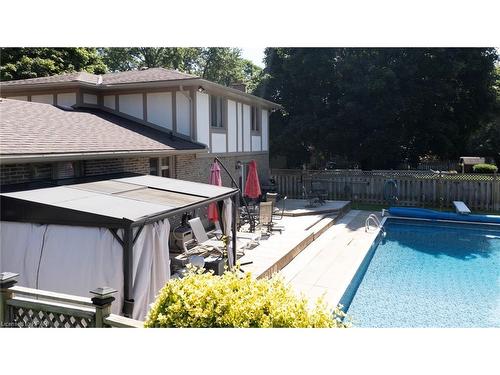 18 Conway Court, Thamesford, ON - Outdoor With In Ground Pool