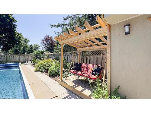 18 Conway Court, Thamesford, ON - Outdoor With In Ground Pool