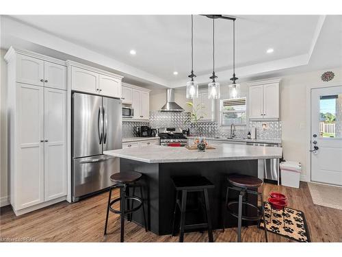 19 Pickett Court, Mitchell, ON - Indoor Photo Showing Kitchen With Upgraded Kitchen