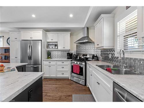 19 Pickett Court, Mitchell, ON - Indoor Photo Showing Kitchen With Double Sink