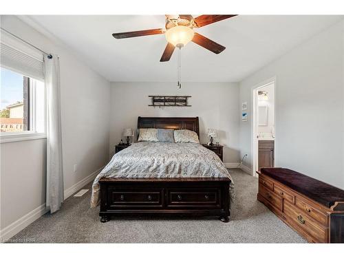 19 Pickett Court, Mitchell, ON - Indoor Photo Showing Bedroom