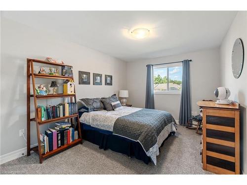 19 Pickett Court, Mitchell, ON - Indoor Photo Showing Bedroom