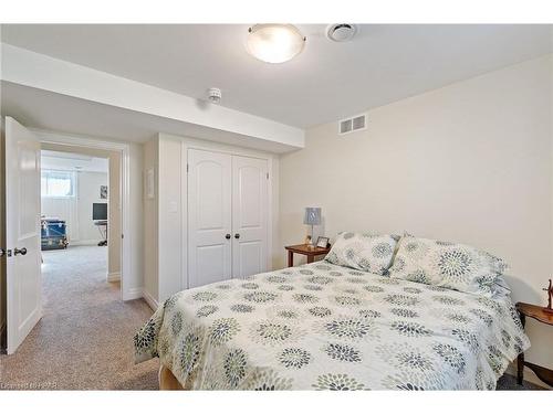 19 Pickett Court, Mitchell, ON - Indoor Photo Showing Bedroom