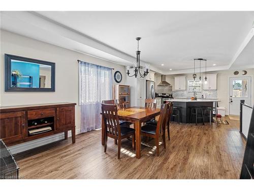 19 Pickett Court, Mitchell, ON - Indoor Photo Showing Dining Room