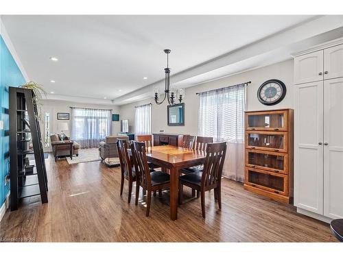 19 Pickett Court, Mitchell, ON - Indoor Photo Showing Dining Room