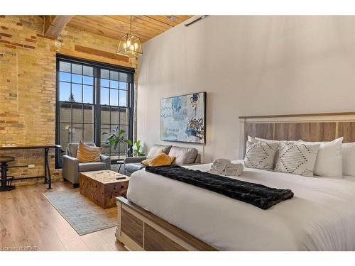 112-245 Downie Street, Stratford, ON - Indoor Photo Showing Bedroom