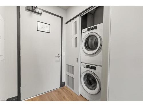 112-245 Downie Street, Stratford, ON - Indoor Photo Showing Laundry Room