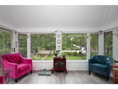 41 Douglas Street, Stratford, ON - Indoor Photo Showing Living Room