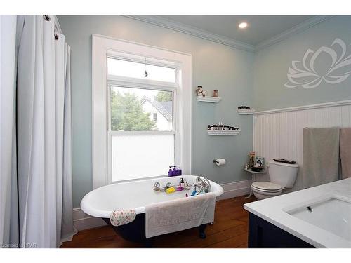 41 Douglas Street, Stratford, ON - Indoor Photo Showing Bathroom