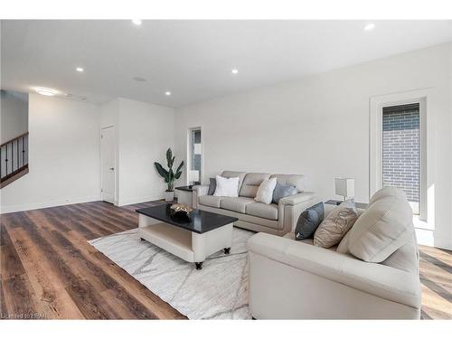 167 Greene Street, Exeter, ON - Indoor Photo Showing Living Room