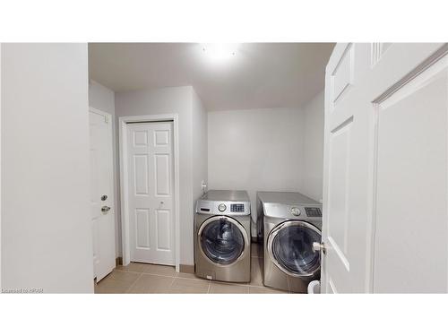 122 Jensen Road, London, ON - Indoor Photo Showing Laundry Room