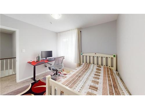 122 Jensen Road, London, ON - Indoor Photo Showing Bedroom