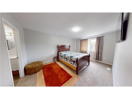 122 Jensen Road, London, ON - Indoor Photo Showing Bedroom