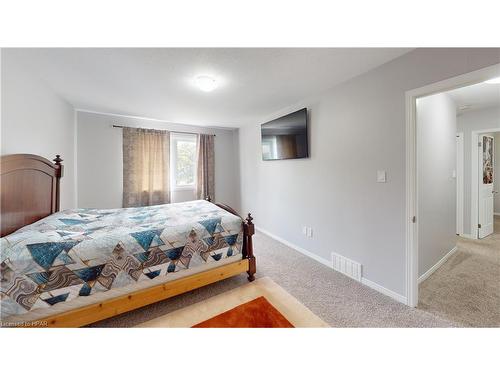 122 Jensen Road, London, ON - Indoor Photo Showing Bedroom