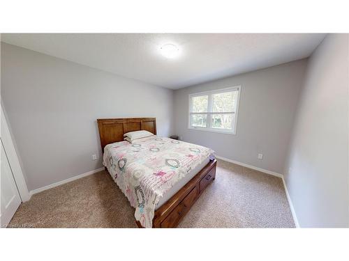 122 Jensen Road, London, ON - Indoor Photo Showing Bedroom