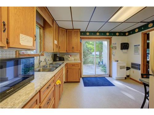 28 Wilson St Street, Seaforth, ON - Indoor Photo Showing Kitchen With Double Sink