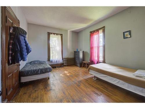 28 Wilson St Street, Seaforth, ON - Indoor Photo Showing Bedroom