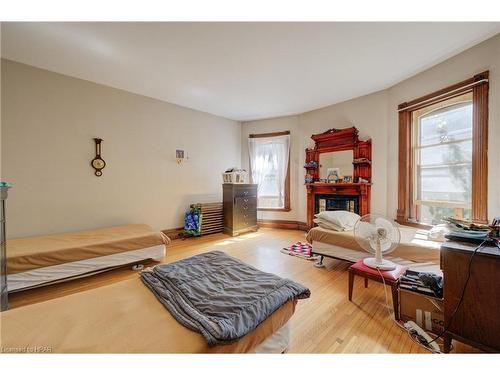 28 Wilson St Street, Seaforth, ON - Indoor Photo Showing Living Room