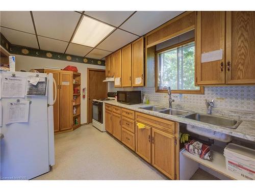 28 Wilson St Street, Seaforth, ON - Indoor Photo Showing Kitchen With Double Sink