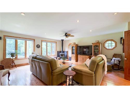 74397 Cardinal Court, Bluewater, ON - Indoor Photo Showing Living Room