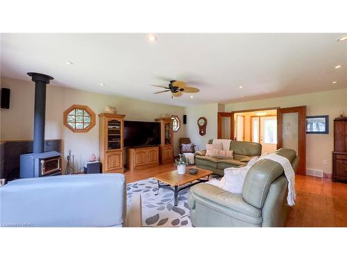 74397 Cardinal Court, Bluewater, ON - Indoor Photo Showing Living Room