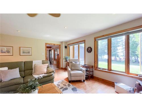 74397 Cardinal Court, Bluewater, ON - Indoor Photo Showing Living Room