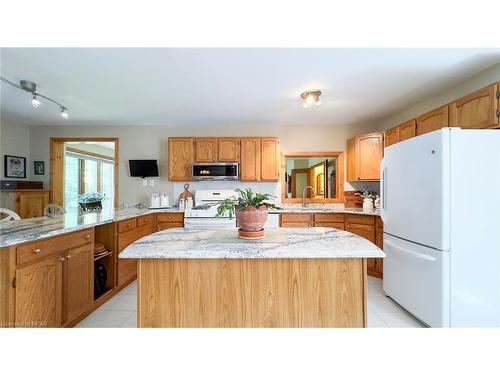 74397 Cardinal Court, Bluewater, ON - Indoor Photo Showing Kitchen