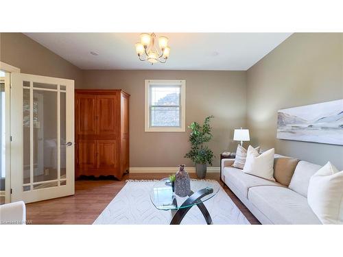 6055 Fischer Road, Mitchell, ON - Indoor Photo Showing Living Room